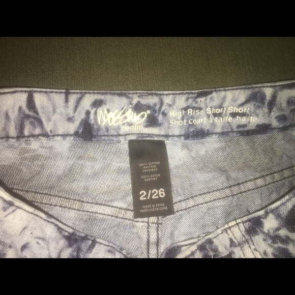 High Rise Jean Shorts Size 2/26 - Picture 2 of 2